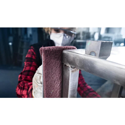 bosch-professional-rollo-de-fieltro-expert-n880-coarse-a-100-mm-x-10-m-hoja-de-lija-marron-rollo-de-10-metros-para-lijado-a-mano