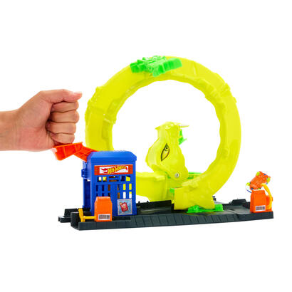 juego-de-ataque-de-espiral-de-serpientes-de-ruedas-calientes-con-el-auto-de-juguete-pista-de-carreras-jbm63