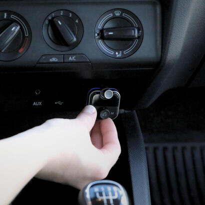 transmisor-car-savio-con-funcion-bluetooth-50-quick-charge-30-y-suministro-de-energia-pantalla-led-funcion-bass-bo