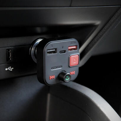 transmisor-fm-savio-bluetooth-53-cargador-qc-30-pantalla-led-bass-boost-tr-15-negro