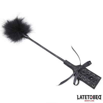 plumero-con-fusta-encaje-y-lazo-negro