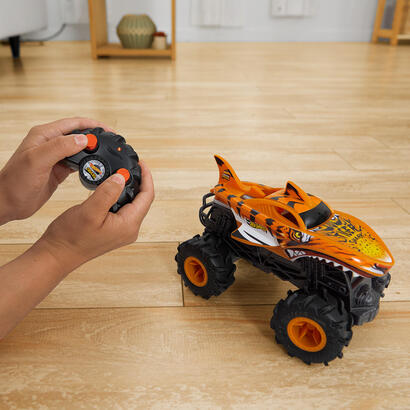 mattel-hot-wheels-monster-trucks-zdalnie-sterowana-ciezarowka-tiger-shark