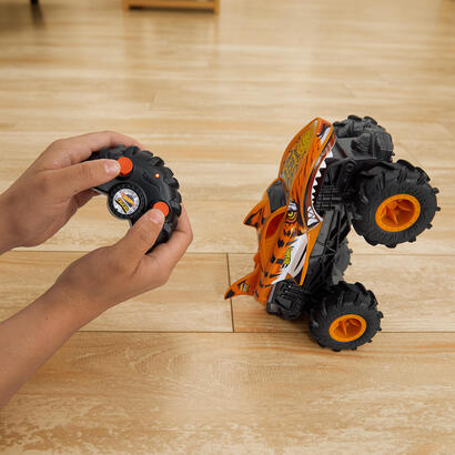 mattel-hot-wheels-monster-trucks-zdalnie-sterowana-ciezarowka-tiger-shark