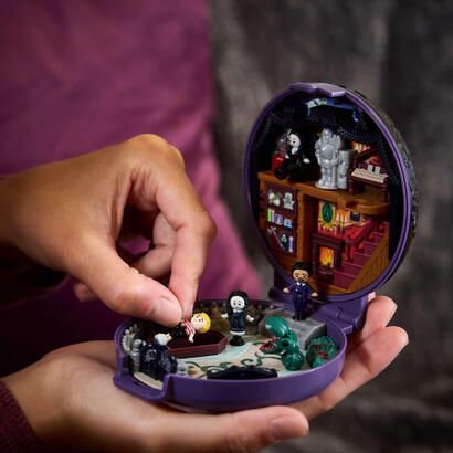 zestaw-kolekcjonerski-polly-pocket-rodzina-adamsow zestaw-kolekcjonerski-polly-pocket-rodzina-adamsow