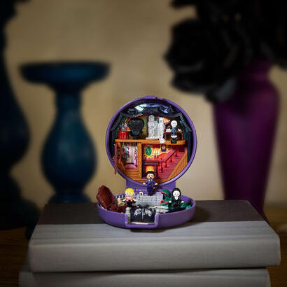 zestaw-kolekcjonerski-polly-pocket-rodzina-adamsow zestaw-kolekcjonerski-polly-pocket-rodzina-adamsow