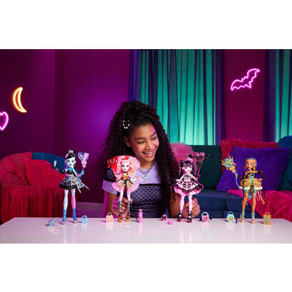 muneca-frankie-de-cumpleanos-aterradora-monster-high-de-mattel-jbg75