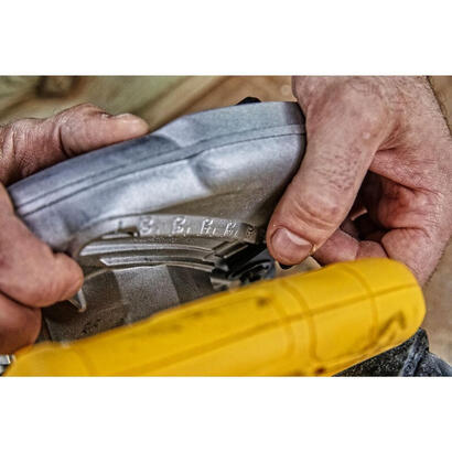 dewalt-sierra-circular-1350w-65mm-184mm-dwe560
