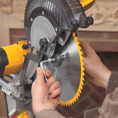 dewalt-ingleteadora-telescopica-dws780-qs-1675w-305-mm
