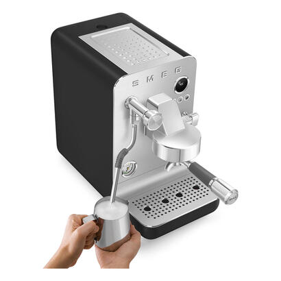 smeg-espresso-coffee-machine-collection-black-emc02blmeu