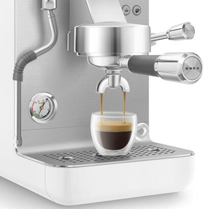 smeg-espresso-coffee-machine-collection-white-emc02whmeu