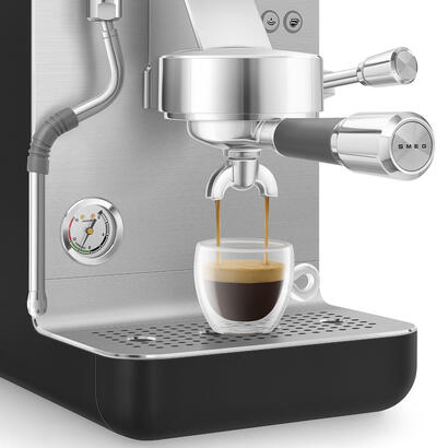 cafetera-smeg-espresso-coleccion-negra-emc02blmeu