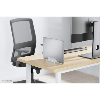 neomounts-laptopstander-5kg-plata-11-17-vertikal-aluminium