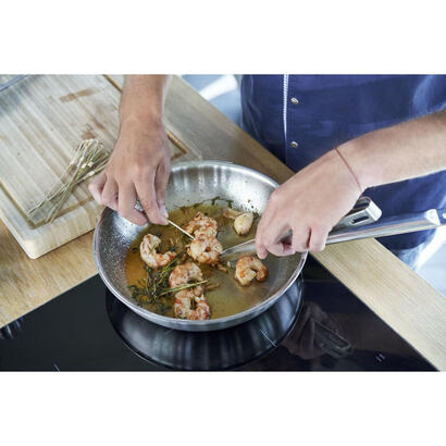 sarten-zwilling-pro-multiuso-alrededor