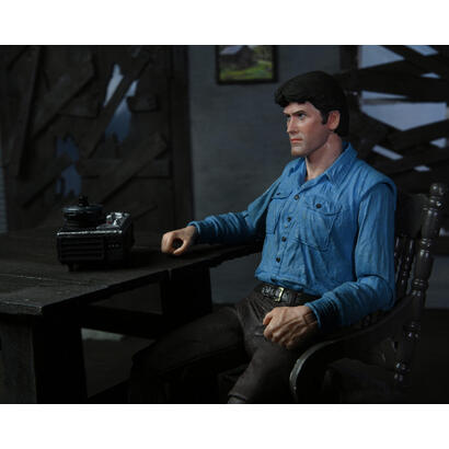 figura-neca-evil-dead-scale-ultimate-ash-40-aniversario-18-cm
