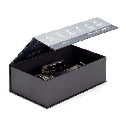 linterna-led-recargable-de-mano-de-aluminio-montis-mt154-gris-mano