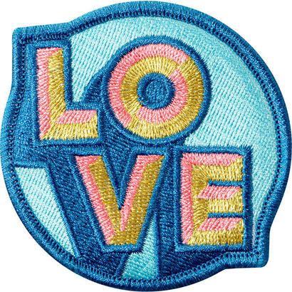 laut-magmoji-badge-love-blue-fashion-comp-with-magsafe