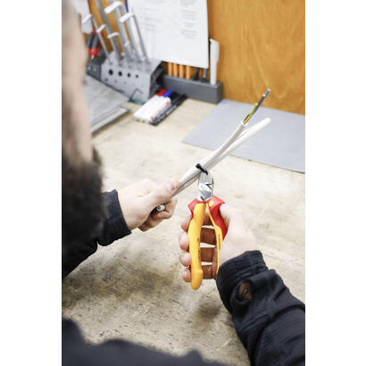 wiha-professional-cortadores-laterales-electricos-alicates-de-corte-rojoamarillo-con-dynamicjoint-43463