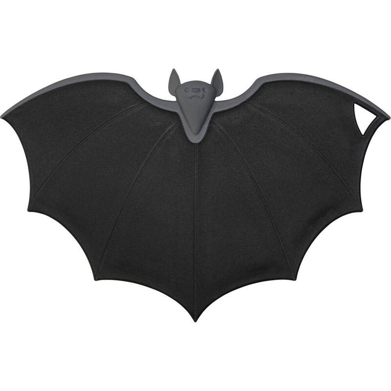 ototo-batty-cutting-board