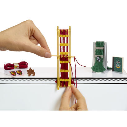 mga-entertainment-miniverso-de-mga-hazlo-mini-harry-potter-de-regreso-a-hogwarts-elaborando-articulos-variados-547150-euc-v