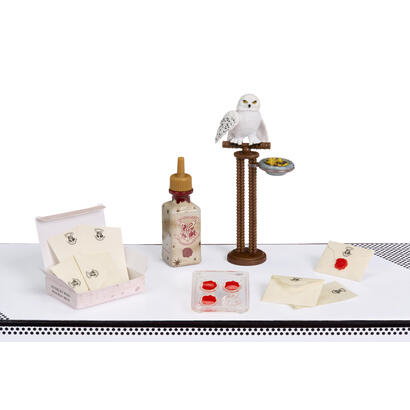 mga-entertainment-miniverso-de-mga-hazlo-mini-harry-potter-de-regreso-a-hogwarts-elaborando-articulos-variados-547150-euc-v