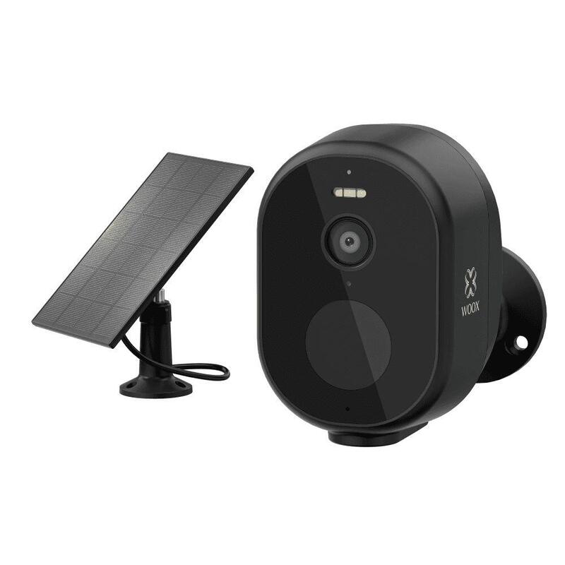 smart-outdoor-camera-with-solar-panel-kit-black