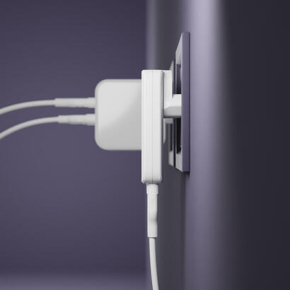 dbramante1928-re-charge-pro-adaptador-de-corriente-delgado-20-vatios-2-conectores-de-salida-24-pin-usb-c-usb-blanco
