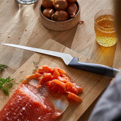 fiskars-1054946-hard-edge-brotmesser-22cm