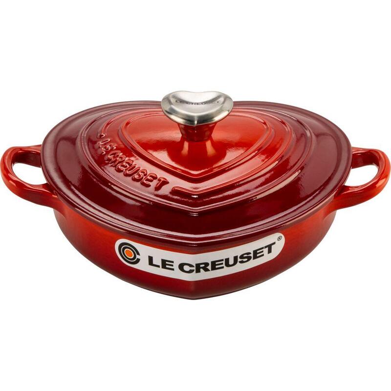 le-creuset-gourmet-casserole-dish-heart-shaped-20-cm-red