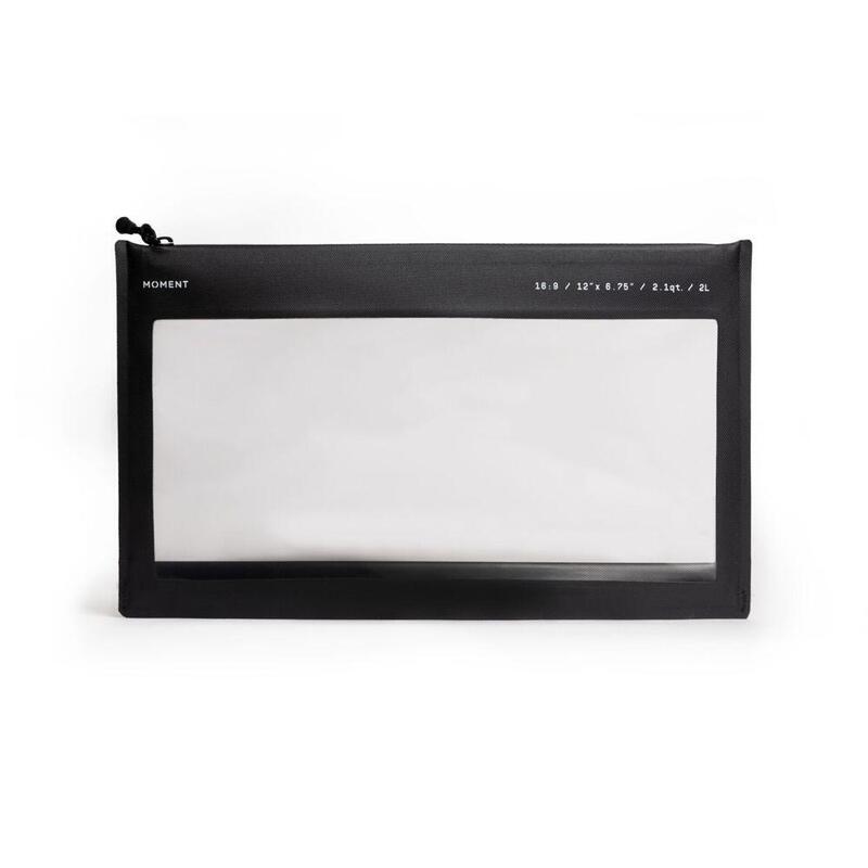 moment-reusable-travel-film-pouch-2l-black