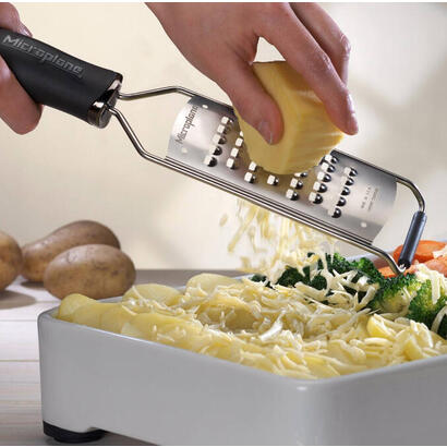 microplane-gourmet-grater-extra-coarse-black
