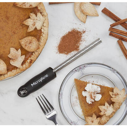 microplane-premium-classic-spice-grater-black