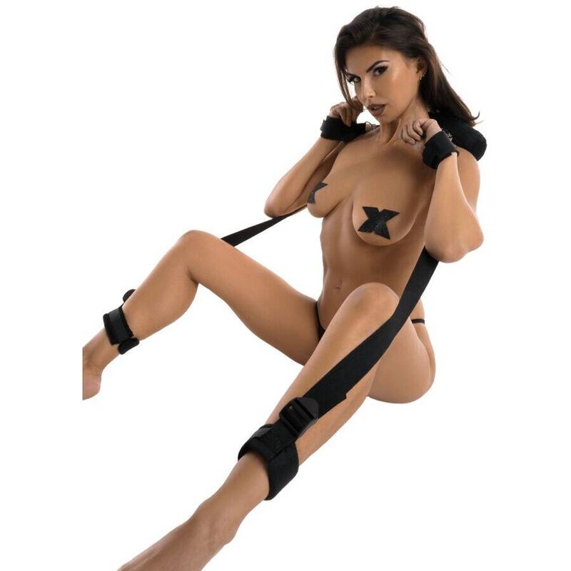 hidden-desire-extreme-spread-master-con-esposas