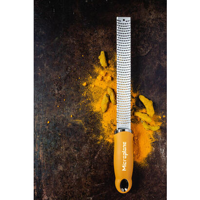 microplane-premium-classic-grater-ochre