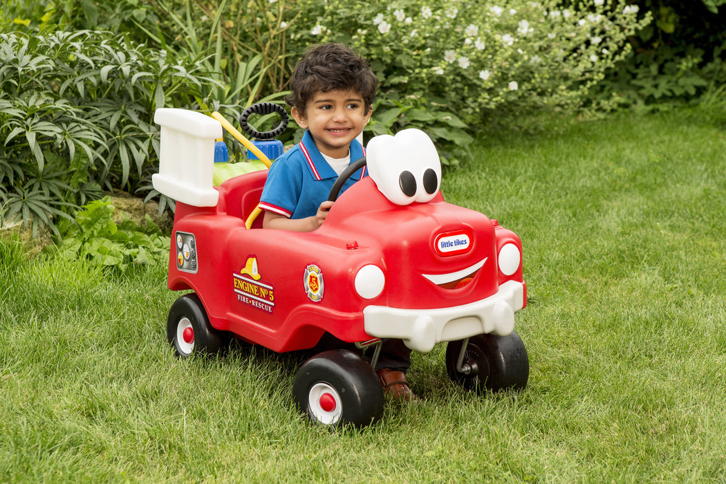 EAN 50743170287 - Little Tikes Spray & Rescue Fire Truck Correpasillos con forma de coche imagen 8