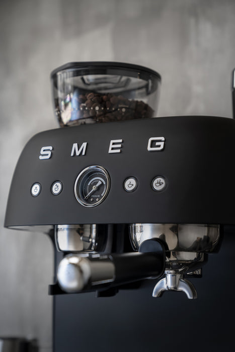 Smeg Kaffeemaschine Man. Mahlwerk Egf03blmeu, Thermoblock, Dampfdüse, 1l,...
