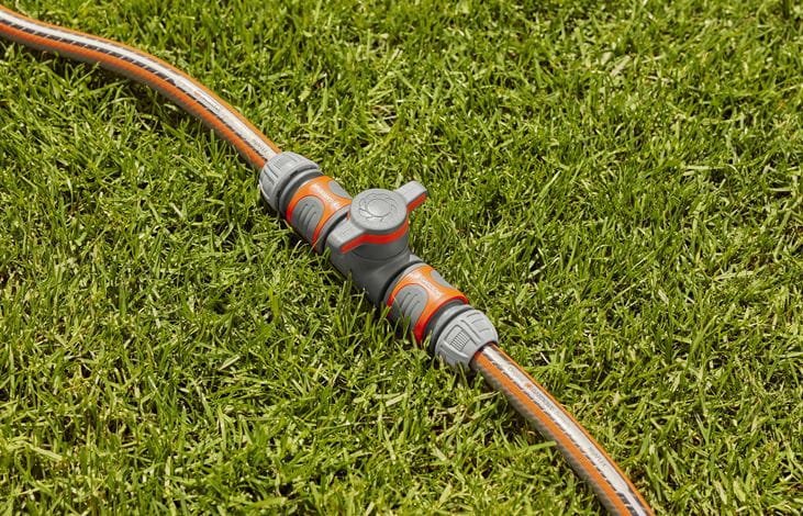 EAN 4078500066372 - Gardena Coupling with Flow-Control Valve imagen 3