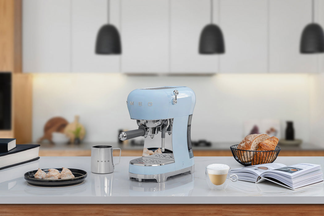 EAN 8017709324766 - Smeg ECF02PBEU cafetera eléctrica Manual Máquina espresso 1,1 L imagen 11