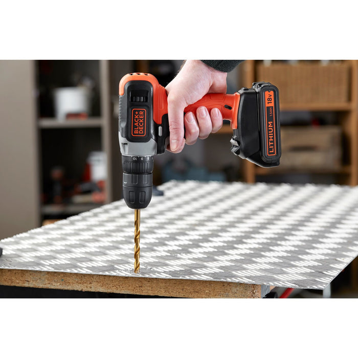 EAN 5035048695104 - Black & Decker BCD001C1-QW taladro Sin llave Negro, Rojo imagen 5