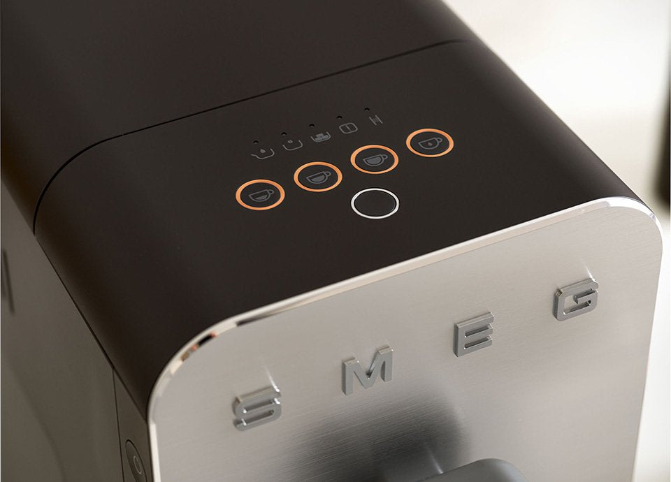 EAN 8017709334734 - Smeg BCC11BLMEU cafetera eléctrica Totalmente automática Máquina espresso 1,4 L imagen 25