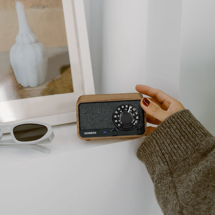 Sangean Wr-8 Nogal Vintage Radio Analógica De Madera Con Am Fm Bluetooth