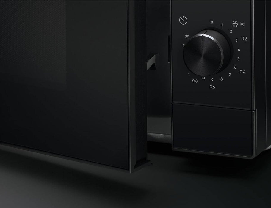 EAN 7332543820368 - Electrolux EMZ421MMK Negro Microondas combinado Encimera 21 L 800 W imagen 2