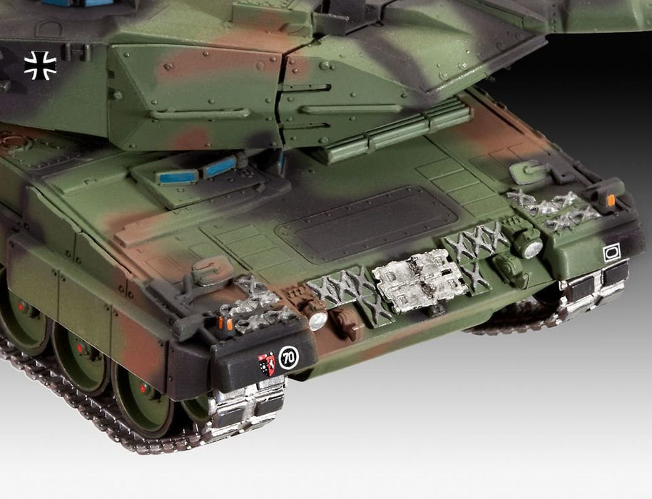 EAN 4009803031804 - Revell Leopard 2 A6/A6M Tank model Kit de montaje 1:72 imagen 4