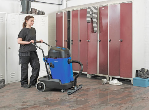 EAN 5711145123275 - Nilfisk MAXXI II 55-2 WD 2 Negro, Azul 55 L 2500 W imagen 2