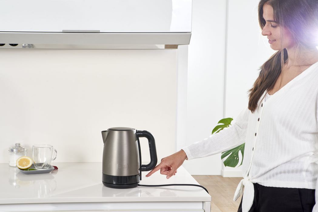 EAN 8432406580046 - Black & Decker BXKE2201E tetera eléctrica 1,7 L 2200 W Negro, Acero inoxidable imagen 8