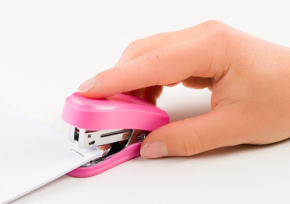 Novus Mini Grapadora Compacta - Hasta 12 Hojas - Grapado Cerrado Y Abierto - Incluye 320 Grapas - Color Rosa