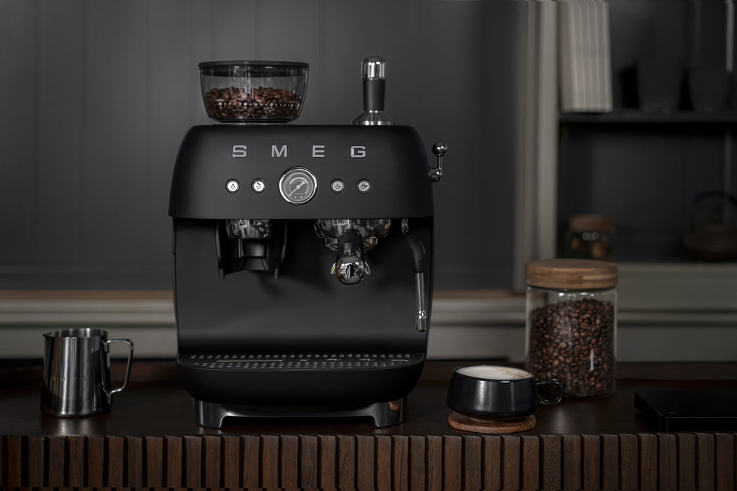 Smeg Kaffeemaschine Man. Mahlwerk Egf03blmeu, Thermoblock, Dampfdüse, 1l,...