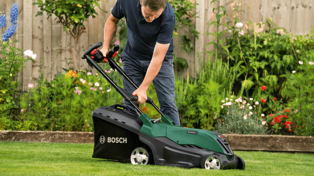 EAN 4059952658032 - Bosch AdvancedRotak Cortacésped de empuje a gasolina Batería Verde imagen 4