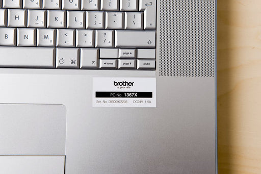 EAN 0012502625780 - Brother TZE-251 cinta para impresora de etiquetas Negro sobre blanco imagen 2