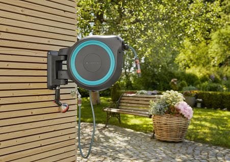 EAN 4078500052061 - Gardena 18630-20 carrete de manguera de jardín Carrete de pared Automático Negro, Azul imagen 4