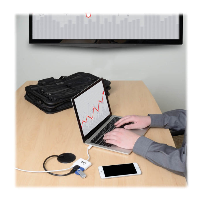Adaptador Eaton Tripplite Series Usb-C To Hdmi  With Usb-A Port